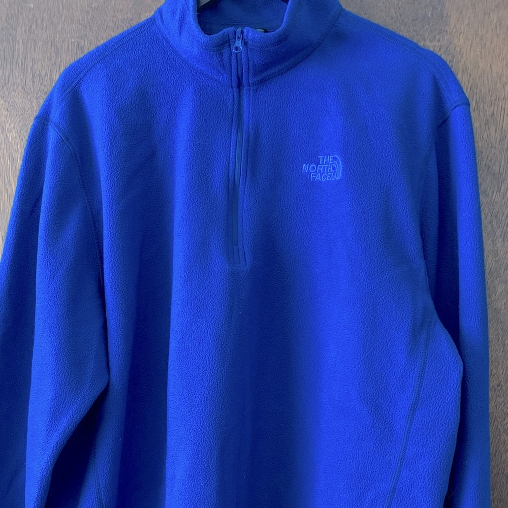 Mens The North Face fleece 1/4 zip pullover.  Gently used condition.